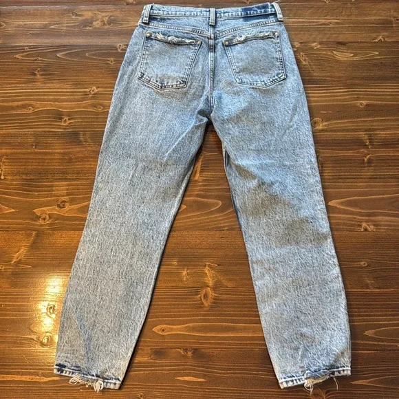 NWOT Abercrombie & Fitch High Rise Mom Jeans - Picture 3 of 10